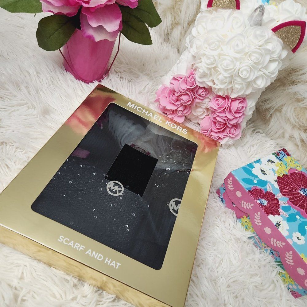 MICHAEL KORS Scarf & Hat Set sequin embellished gift box NWT - Picture 4 of 4